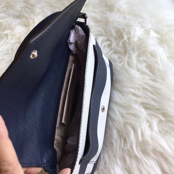 Michael Kors shoulder bag Saffiano stripe - Picture 5 of 5